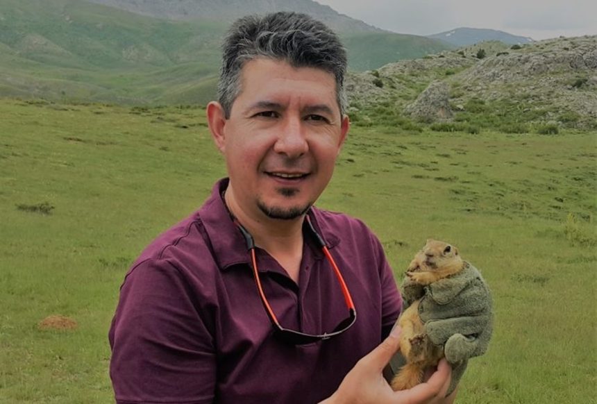 Ne yazık ki, şu an doğayı sömürülecek bir nesne gibi gördüğümüz bir düzenin içindeyiz. Hatta, bu düzen, bu ikiliği insanın insana ötekileştiği bir ikiliğe taşıyor.